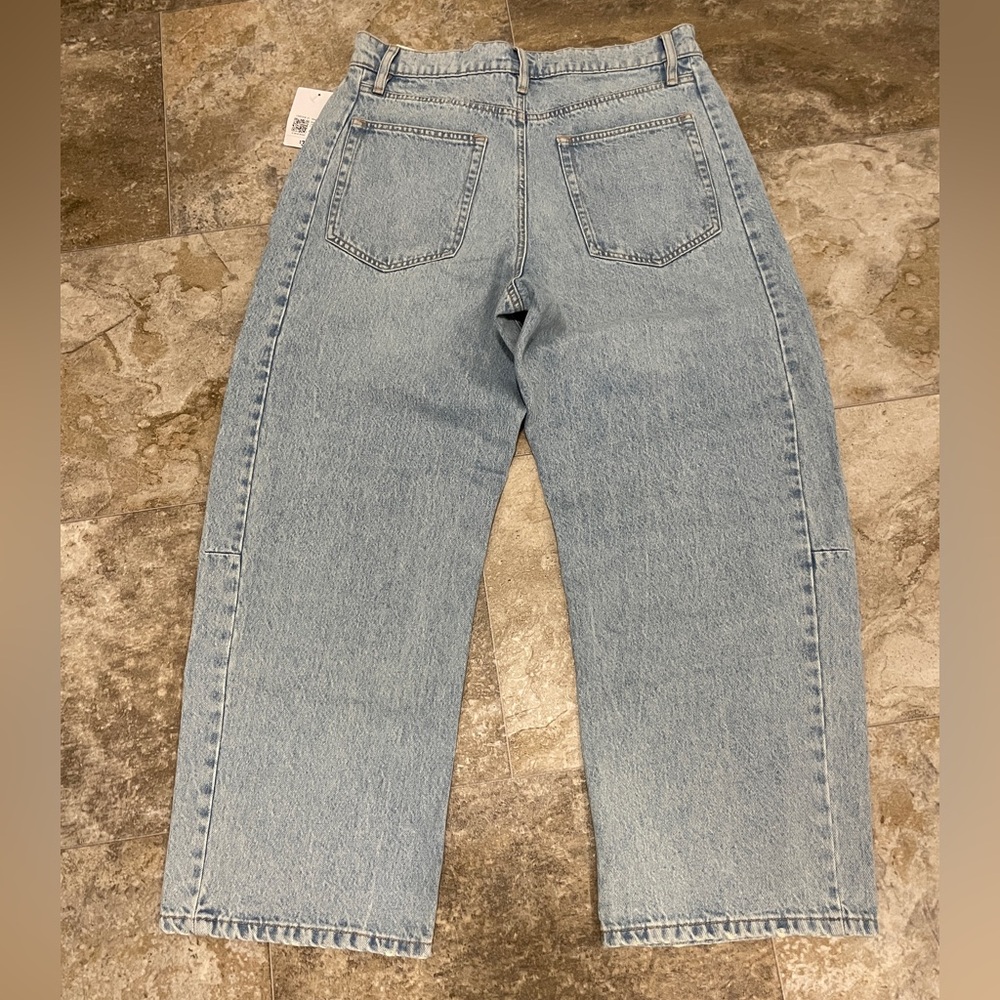 Forever 21 Light Wash High Rise Women’s Jeans - Picture 2 of 4